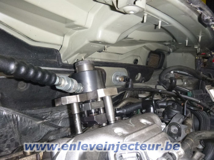 Injektoren rausnehmen aus Peugeot / Citroen /
                Fiat / Lancia mit 2.0 und 2.2 Motoren